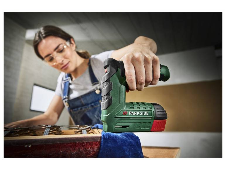 PARKSIDE® 4 V Akku-Tacker »PAT 4 D6«, inklusive Heftklammern und Nägel Kostenloser Versand