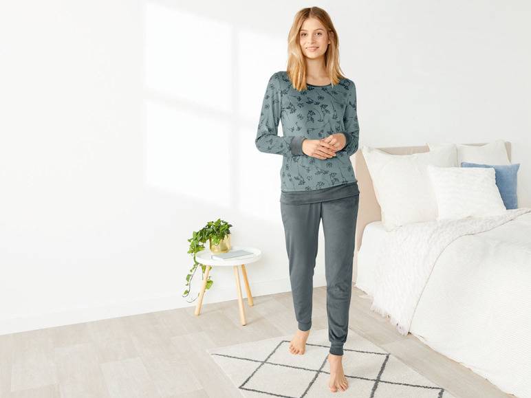 esmara® Damen Pyjama, aus kuschelig weicher Nicki-Qualität Vatertagsangebot