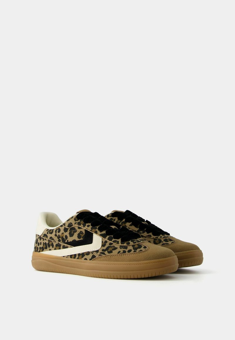 Bershka Bershka RETRO ANIMAL PRINT - Trainers 50% Rabatt für begrenzte Zeit