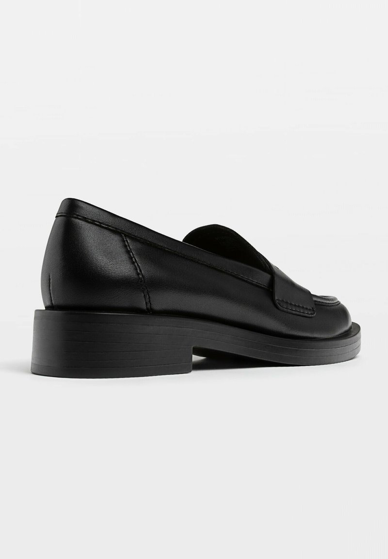 Stradivarius Stradivarius LOAFERS - Slip-ons - black 2025
