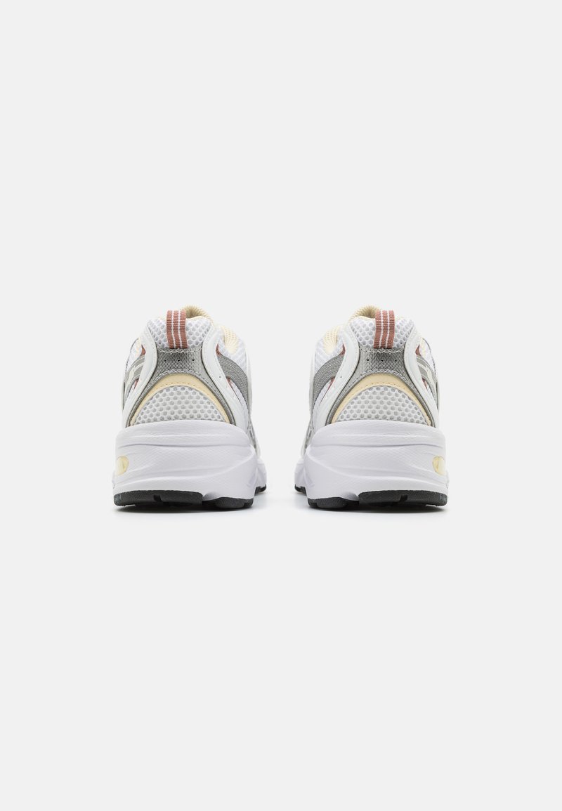 New Balance New Balance MR530 UNISEX - Trainers - white im Angebot