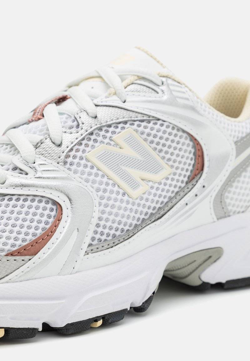 New Balance New Balance MR530 UNISEX - Trainers - white im Angebot