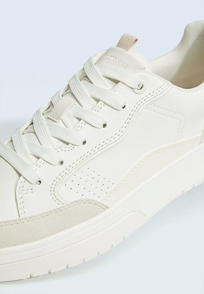Stradivarius Stradivarius CONTRAST - Trainers - white Meist gekauft