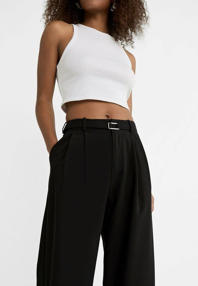 Stradivarius Stradivarius WITH BUCKLE DETAIL - Trousers - black Outlet