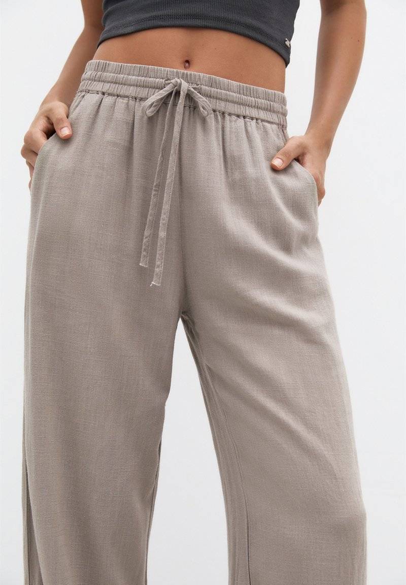 PULL&BEAR PULL&BEAR Trousers - stone Fabrikpreis