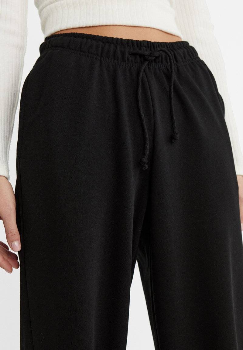 Stradivarius Stradivarius WIDE-LEG JOGGER - Tracksuit bottoms - black Exklusivangebot