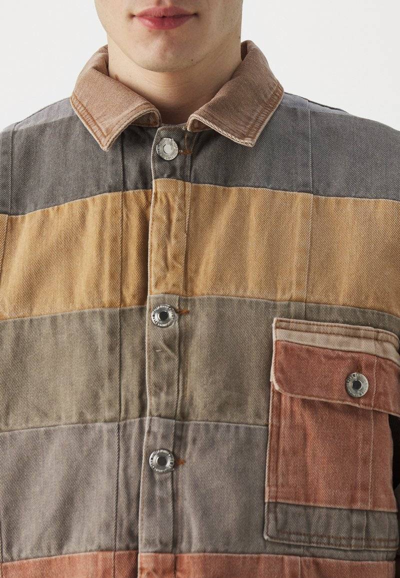 Les Benjamins Les Benjamins UNISEX - Denim jacket - brown Weihnachtsangebot