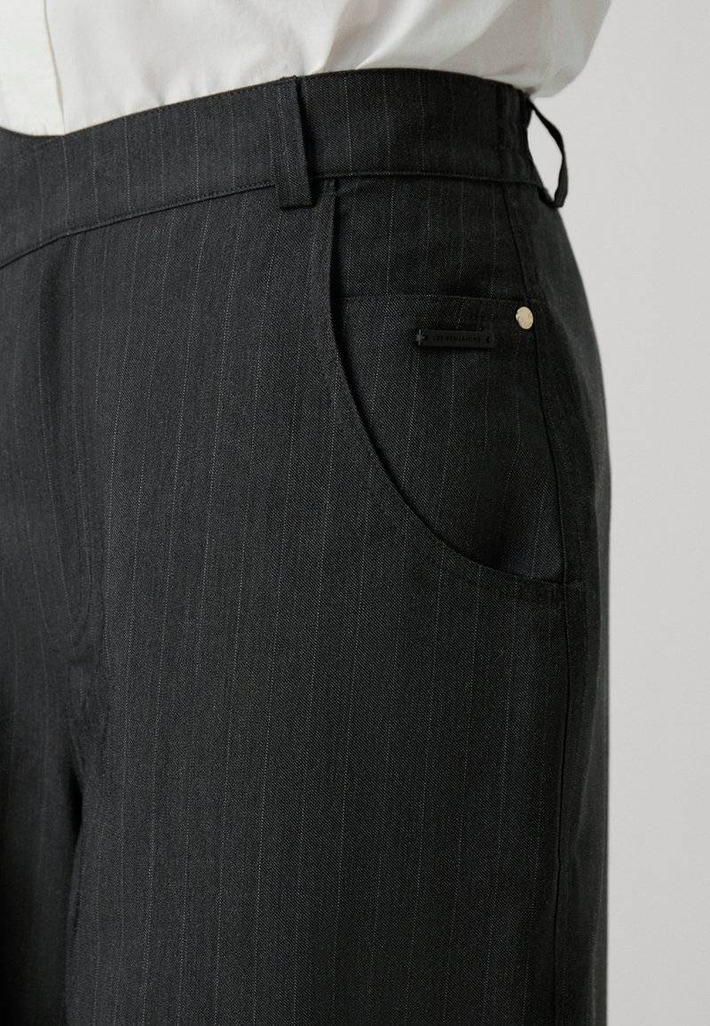 Les Benjamins Les Benjamins UNISEX - Shorts - black Jubiläumsangebot