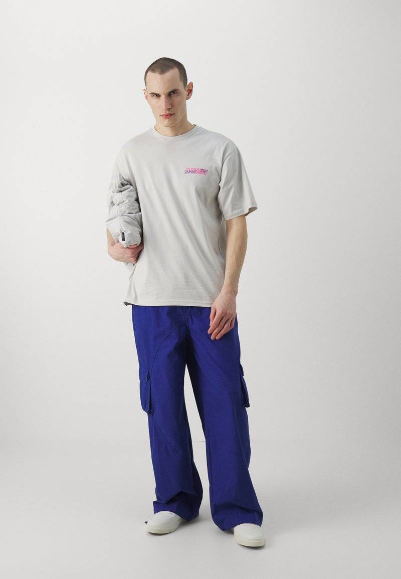 Les Benjamins Les Benjamins PANT UNISEX - Cargo trousers - blue Neueste Mode