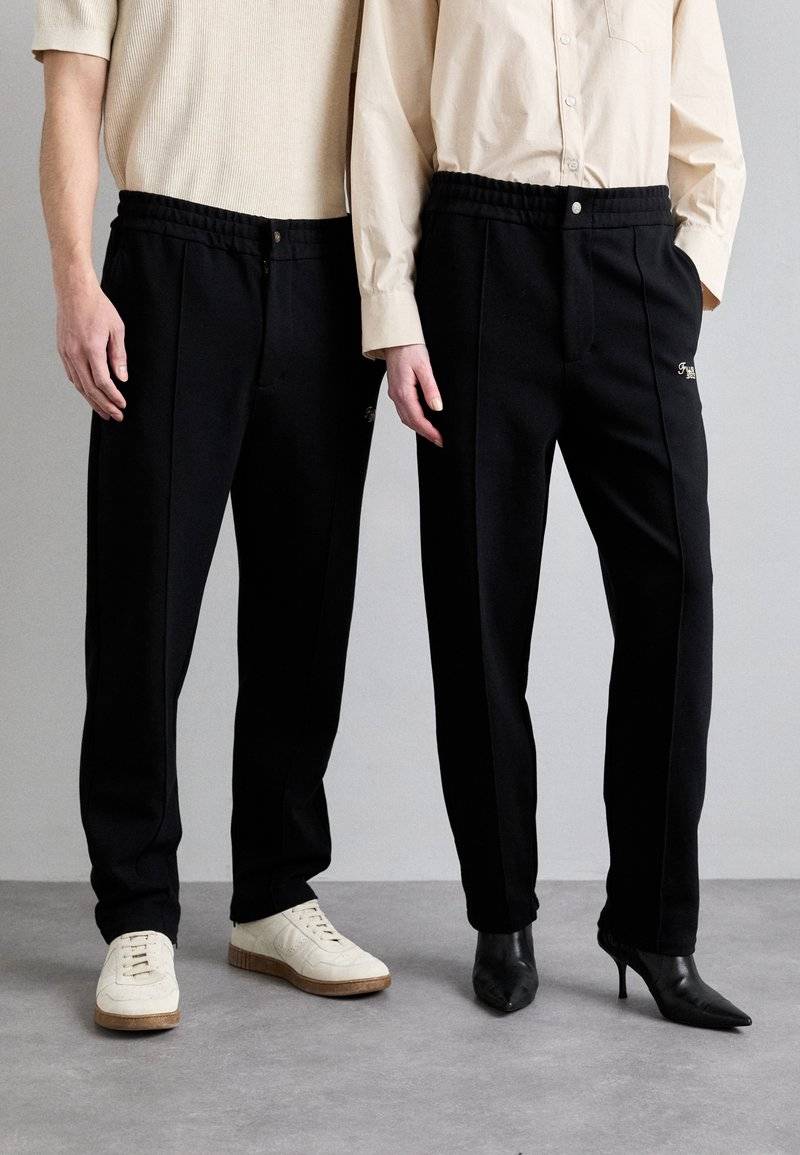 Filling Pieces Filling Pieces COACH PANTS UNISEX - Trousers - black Blitzangebot