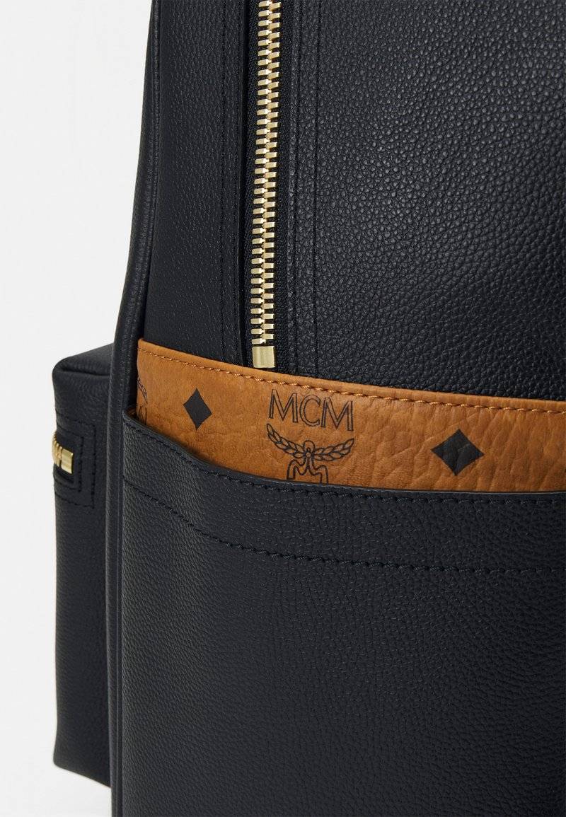 MCM MCM STARK BACKPACK UNISEX - Rucksack - black Kauf eins, bekomm eins gratis