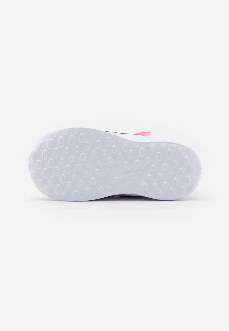 Nike Performance Nike Performance REVOLUTION - Competition running shoes Günstiger Verkauf
