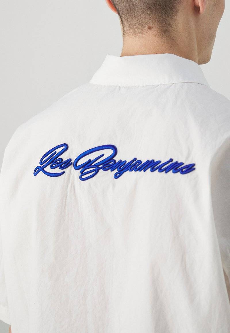 Les Benjamins Les Benjamins SHORT SLEEVE UNISEX - Button-down blouse - white Nur noch ein Tag übrig