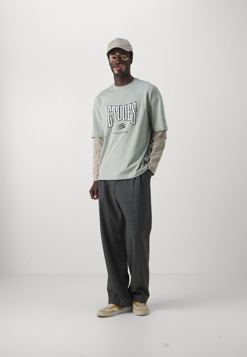 Études Études GOUDRON BOXING PIGEON UNISEX - Long sleeved top - grey Speichern exportieren