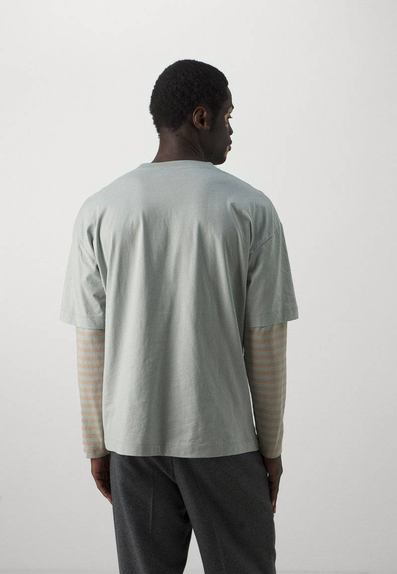 Études Études GOUDRON BOXING PIGEON UNISEX - Long sleeved top - grey Speichern exportieren