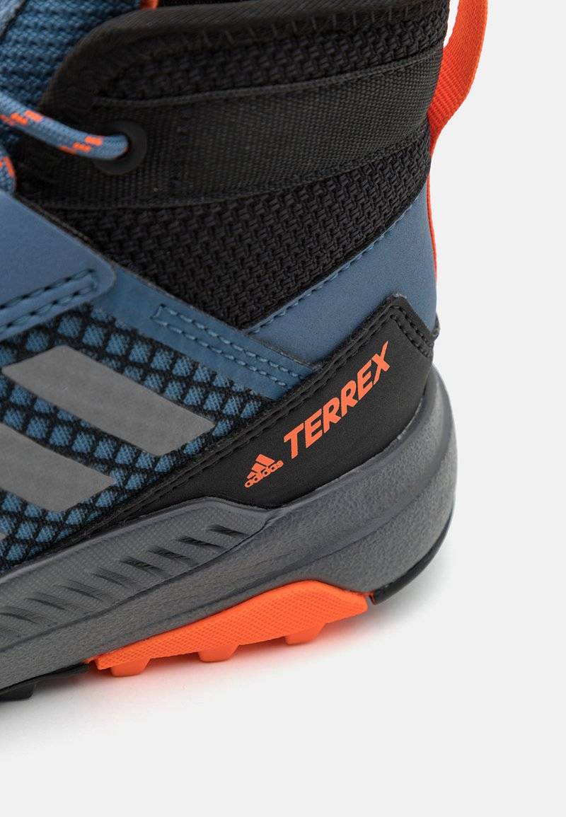 Adidas Terrex Adidas Terrex TERREX TRAILMAKER MID RAIN.RDY HIKING - Hiking shoes Zeitlich begrenztes Angebot