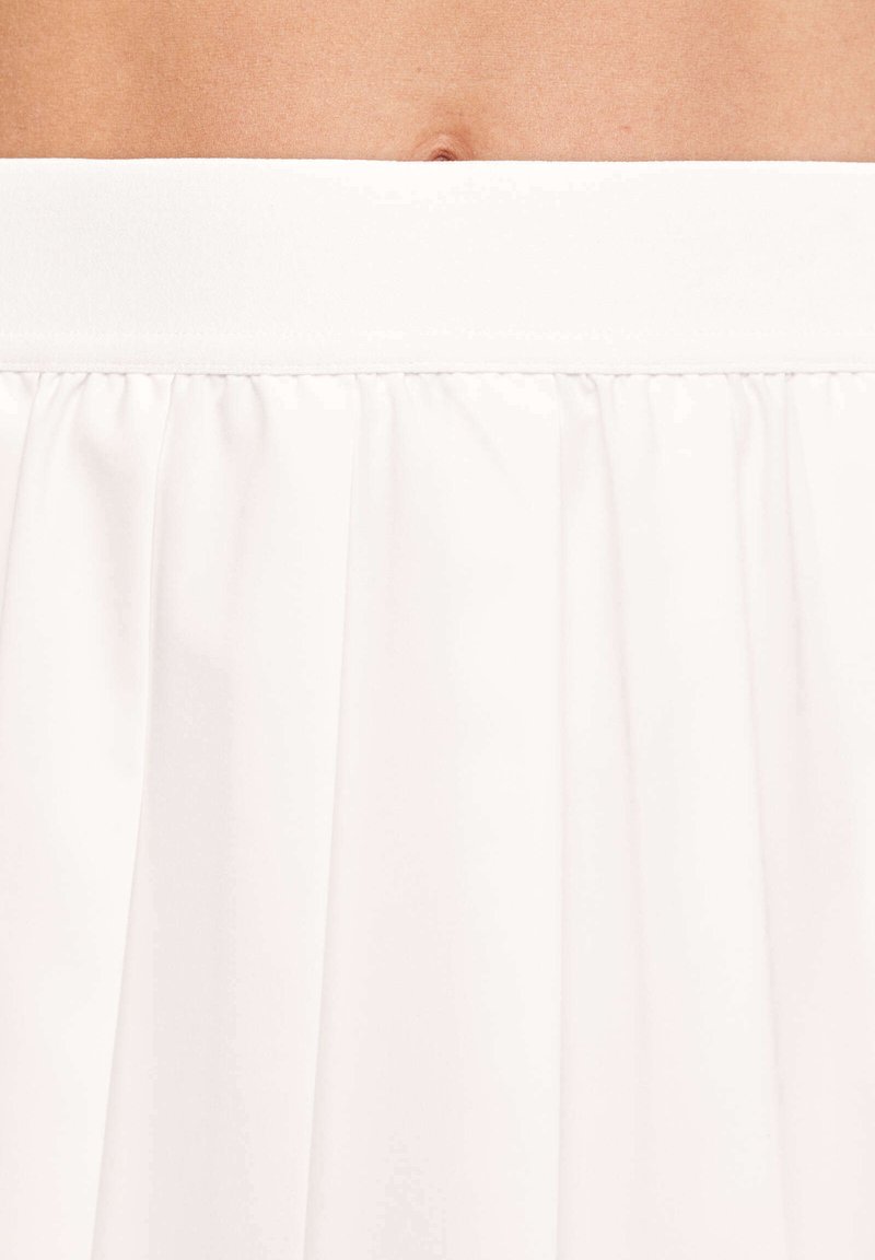 OYSHO OYSHO PLEATED COMPRESSIVE - Sports skirt - white Tiefpreis
