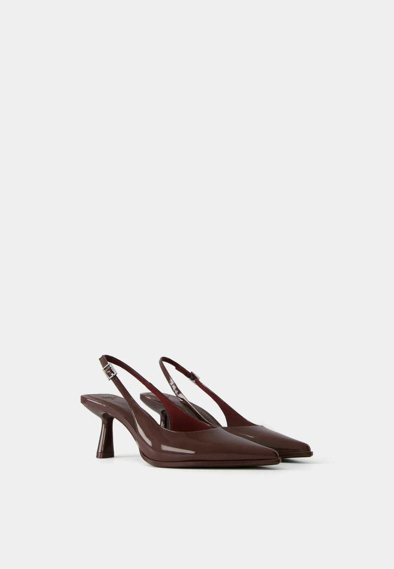 Bershka Bershka KITTEN HEEL - Classic heels - brown Fabrik Onlineshop
