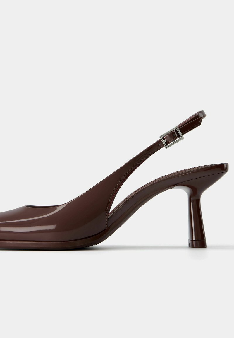 Bershka Bershka KITTEN HEEL - Classic heels - brown Fabrik Onlineshop