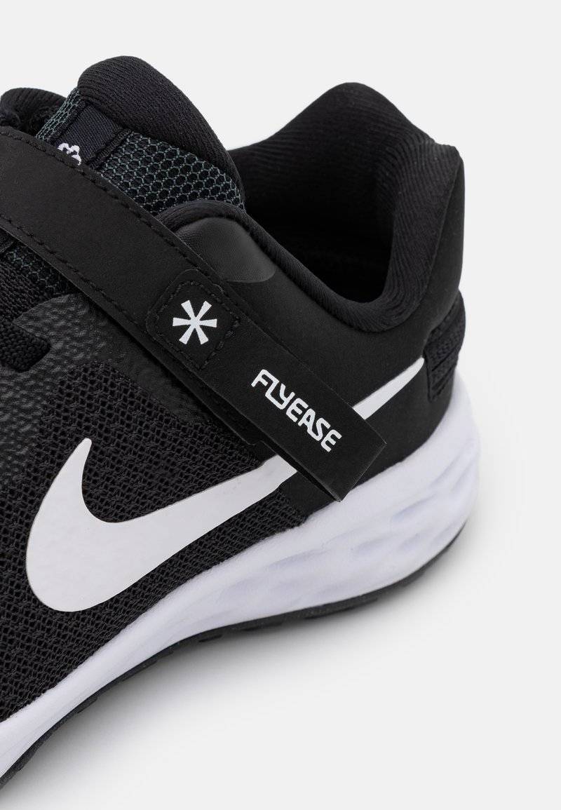 Nike Performance Nike Performance NIKE REVOLUTION 6 FLYEASE (PS - Neutral running shoes Begrenztes Angebot
