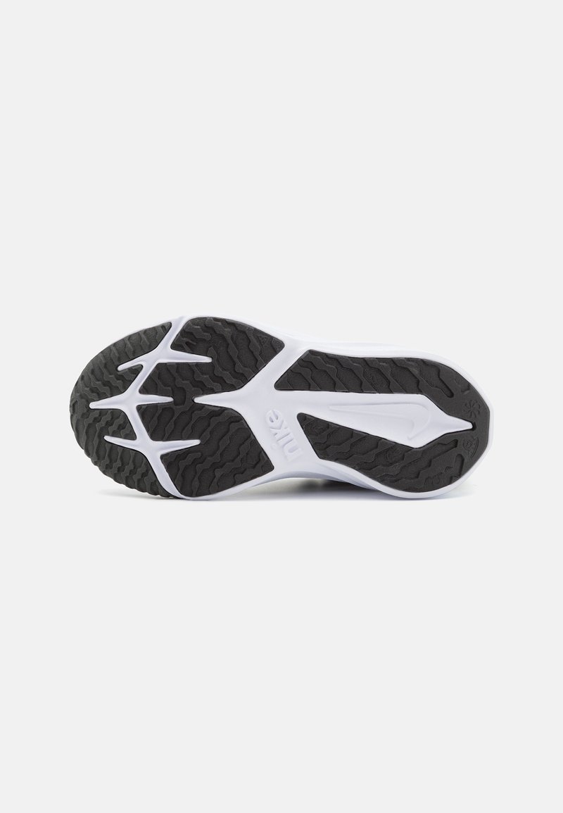 Nike Performance Nike Performance STAR RUNNER - Competition running shoes Black Friday