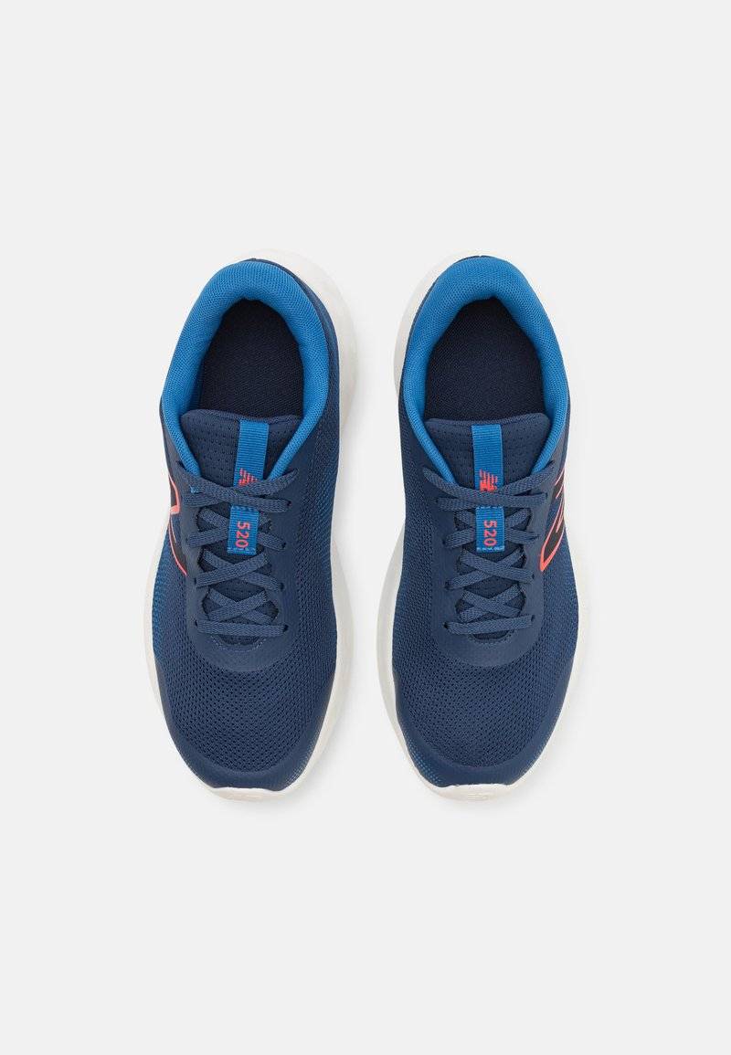 New Balance New Balance 520V8 UNISEX - Competition running shoes - navy Bis zu 55% Rabatt
