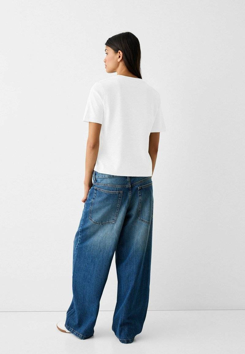 Bershka Bershka SHORT SLEEVE - Basic T-shirt - white Auslauf