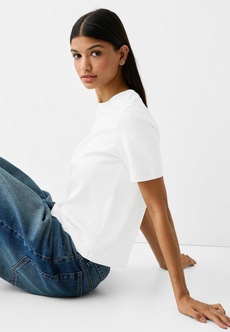 Bershka Bershka SHORT SLEEVE - Basic T-shirt - white Auslauf
