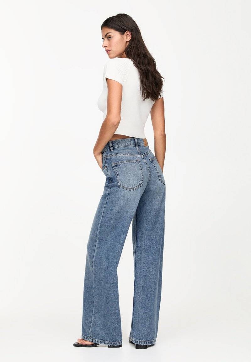 PULL&BEAR PULL&BEAR MID-RISE WIDE - Flared Jeans - blue im Angebot