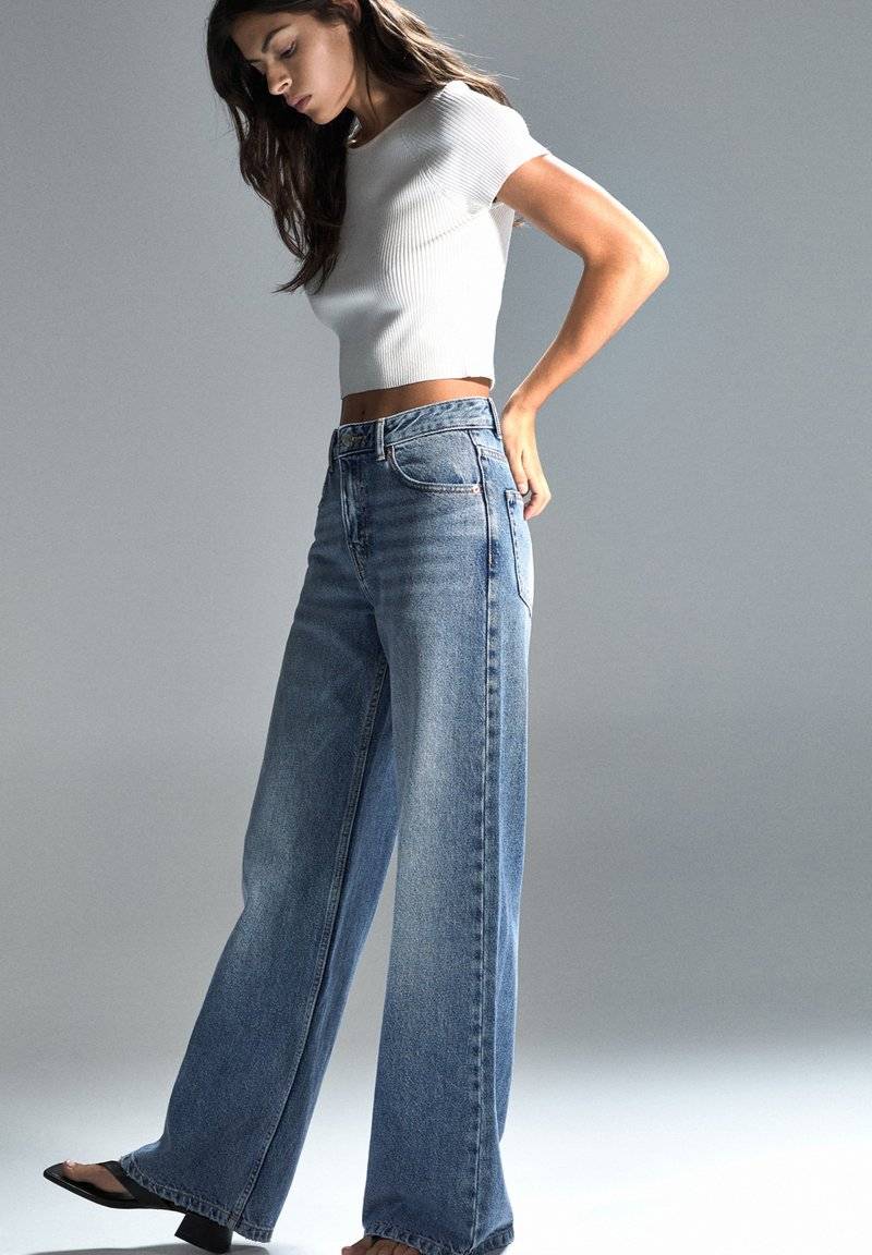 PULL&BEAR PULL&BEAR MID-RISE WIDE - Flared Jeans - blue im Angebot