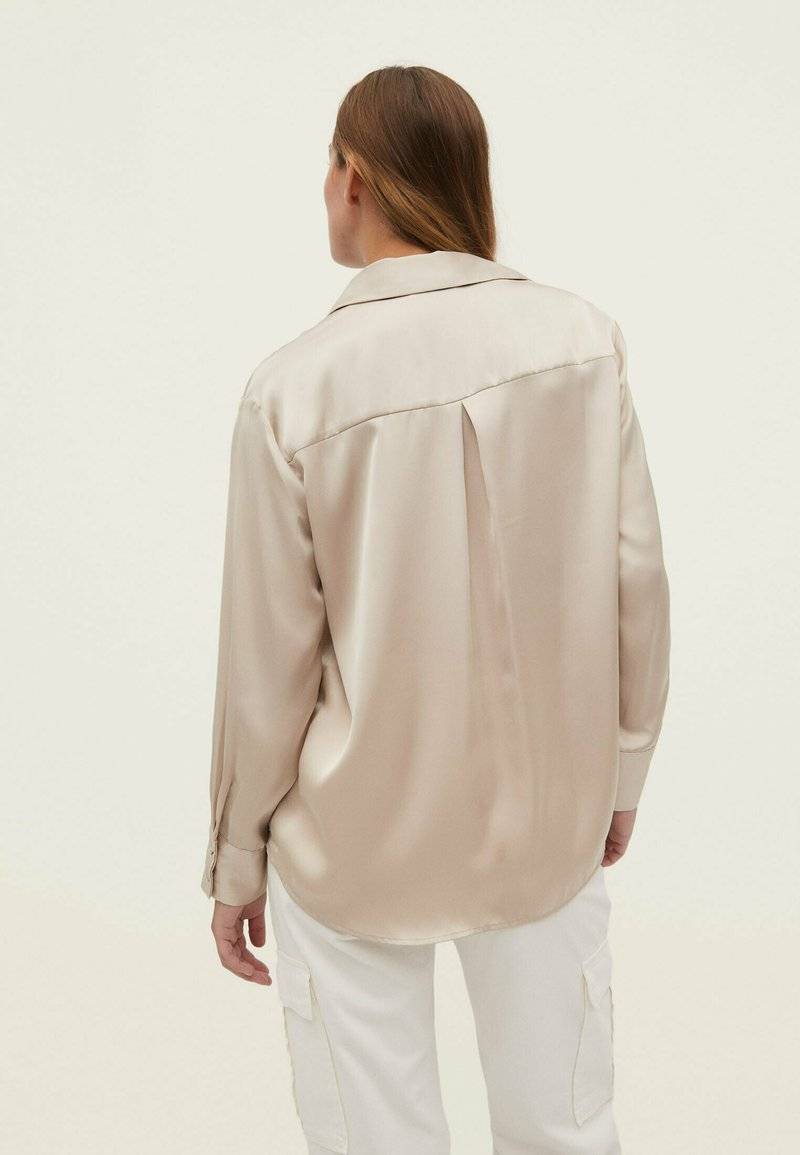 Stradivarius Stradivarius COLLARED - Button-down blouse - stone Günstiger Verkauf