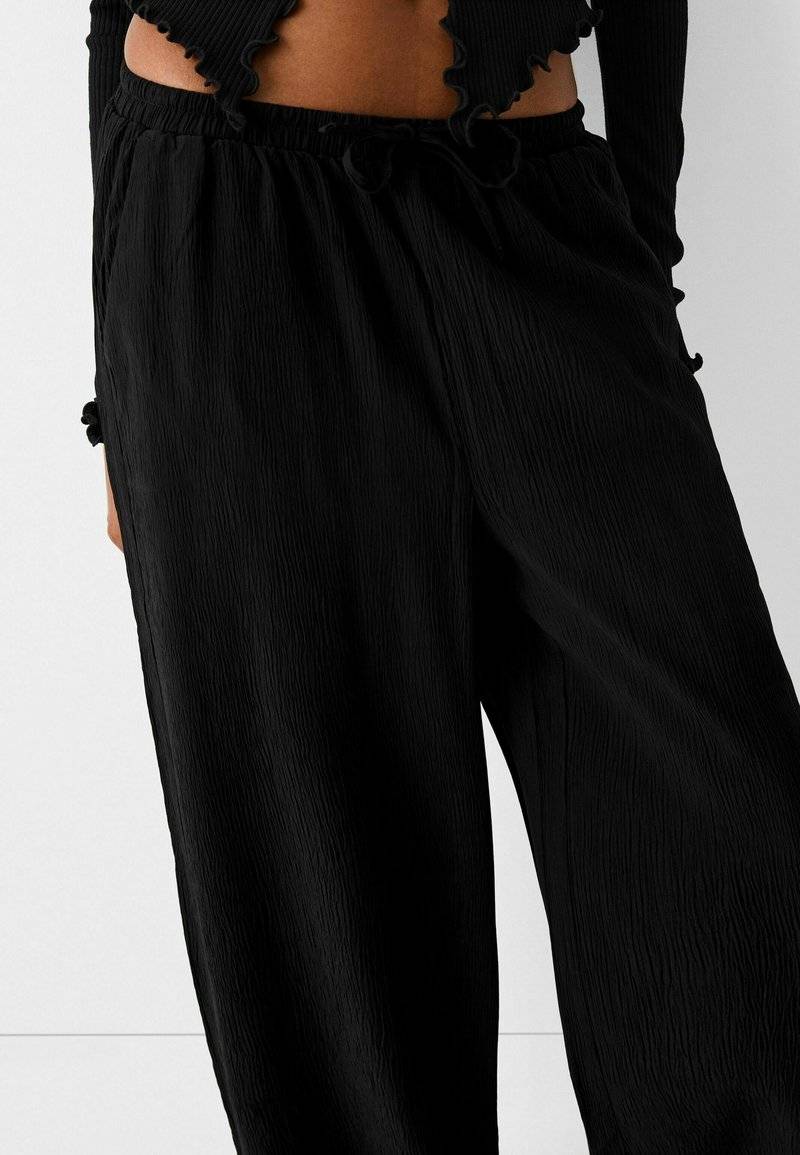 Bershka Bershka Trousers - black Kostenloser Versand