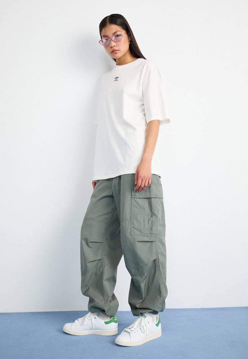 adidas Originals adidas Originals ESSENTIALS BOYFRIEND - Basic T-shirt - cloud white Rabatt
