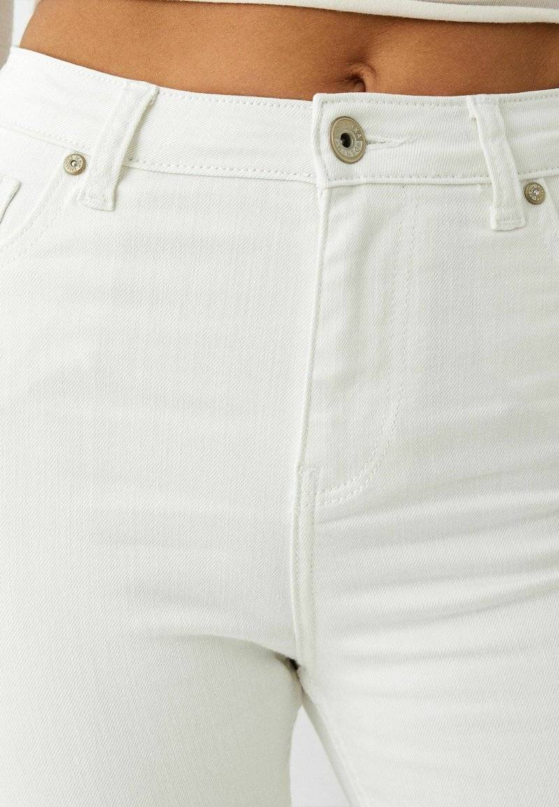 Bershka Bershka SUPER - Jeans Skinny Fit - white Preisnachlass