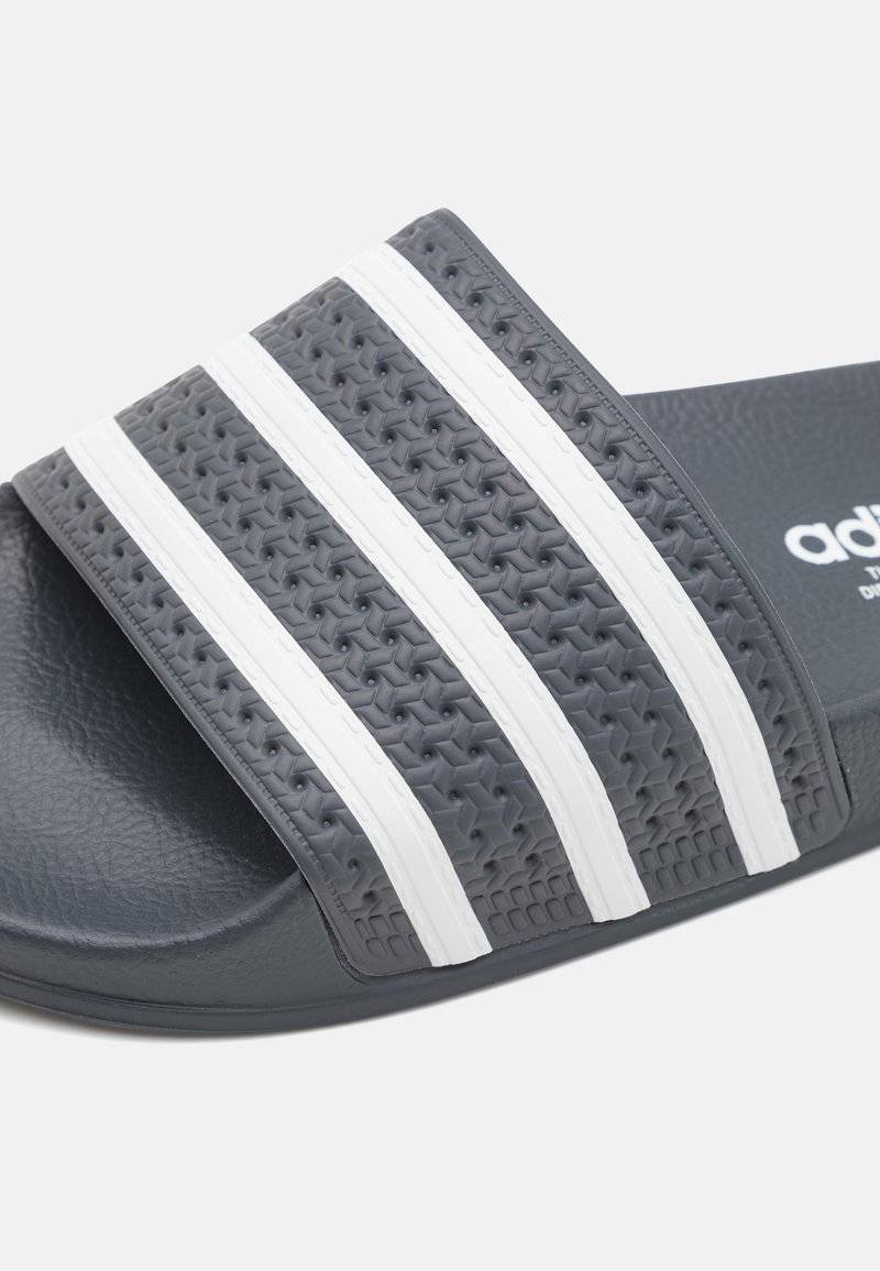 adidas Originals adidas Originals ADILETTE UNISEX - Pool slides Bis zu 60% Rabatt