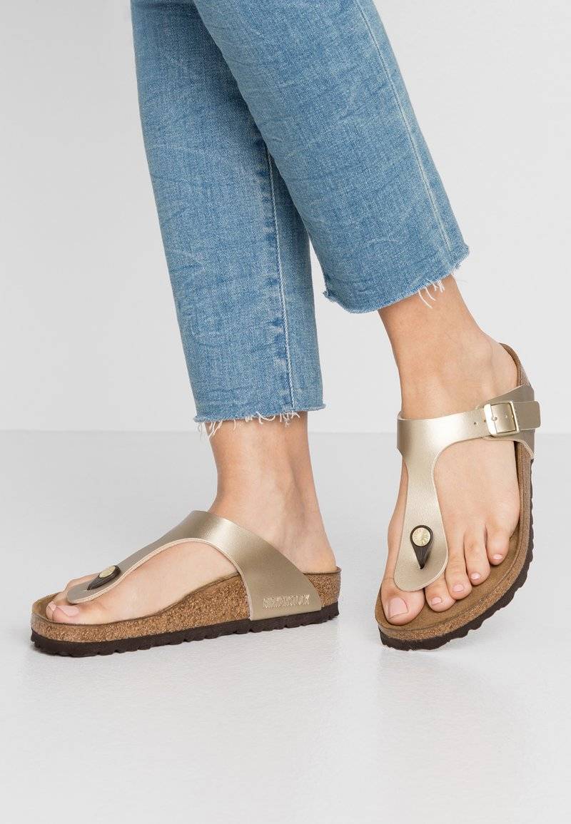 Birkenstock Birkenstock GIZEH BF REGULAR - Slippers - gold Sonderangebot der Fabrik