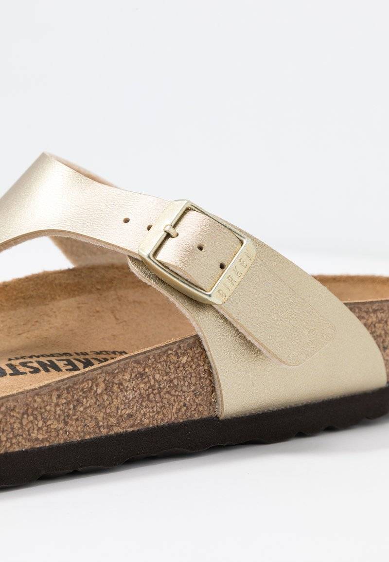 Birkenstock Birkenstock GIZEH BF REGULAR - Slippers - gold Sonderangebot der Fabrik