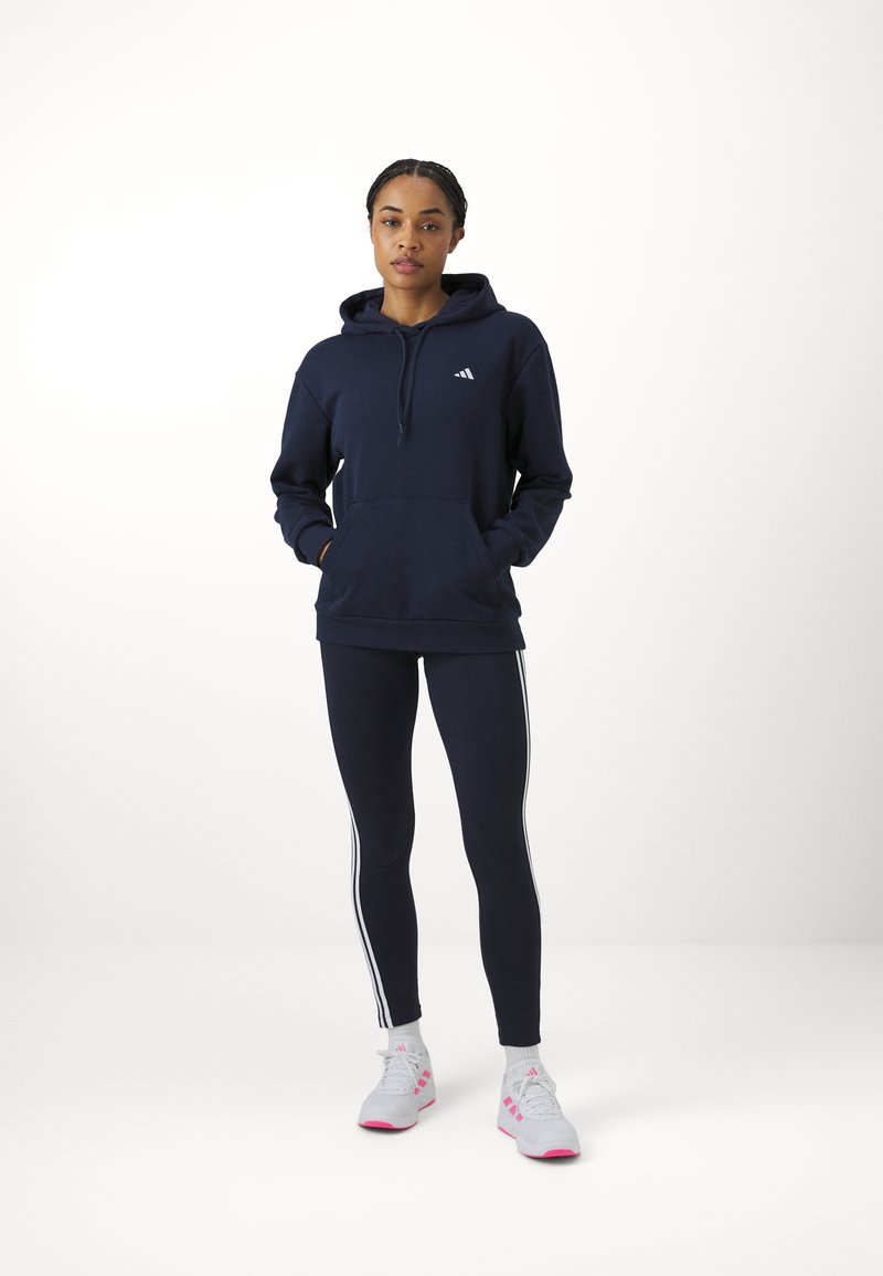adidas Sportswear adidas Sportswear ESSENTIALS SMALL LOGO FEEL COZY HOODIE - Hoodie - legend ink Im Verkauf