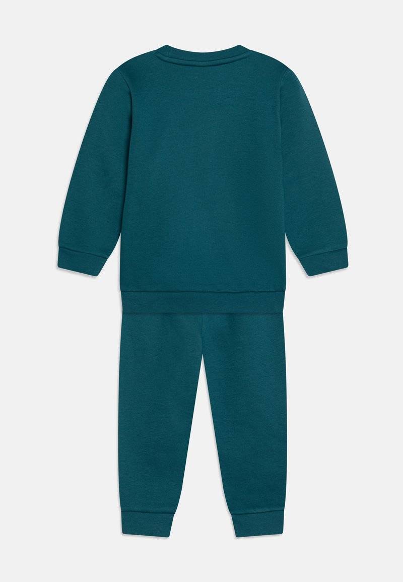 Puma Puma MINICATS CREW UNISEX SET - Tracksuit - cold green Günstiger Verkauf