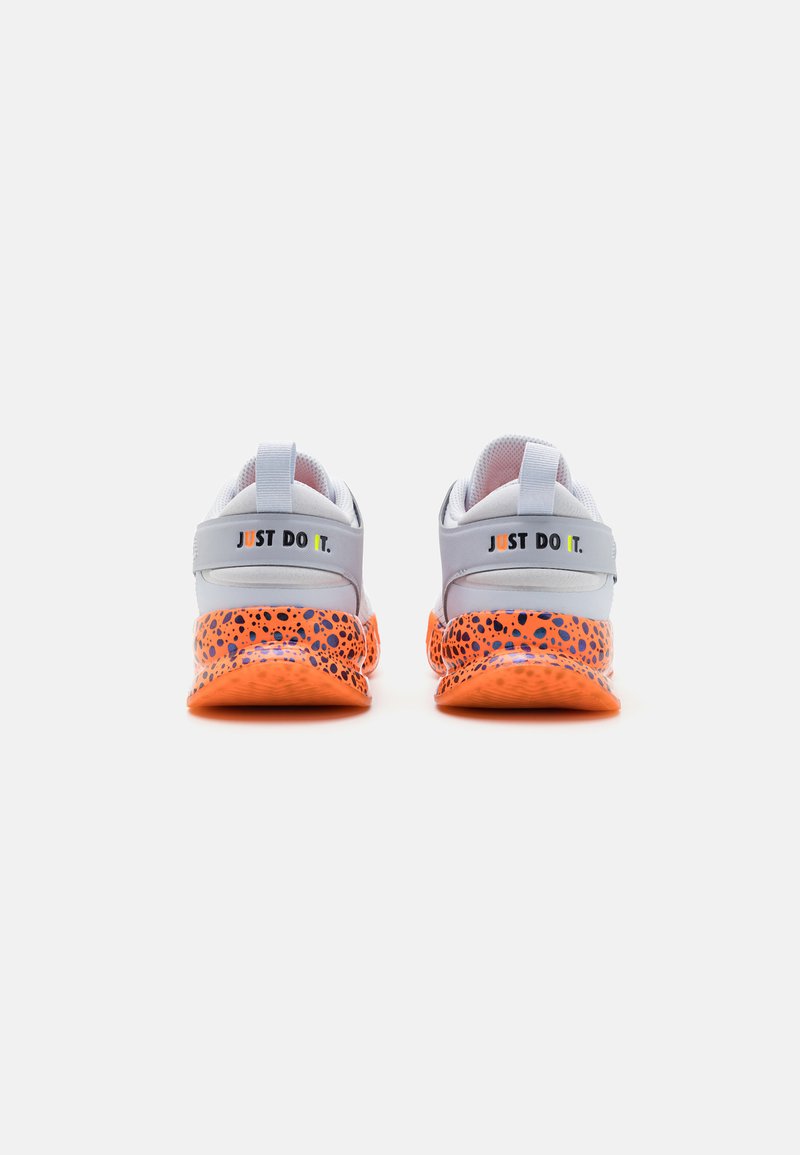 Nike Performance Nike Performance KIDS CROSSCOURT OLY UNISEX - Competition running shoes Fabrik Onlineshop