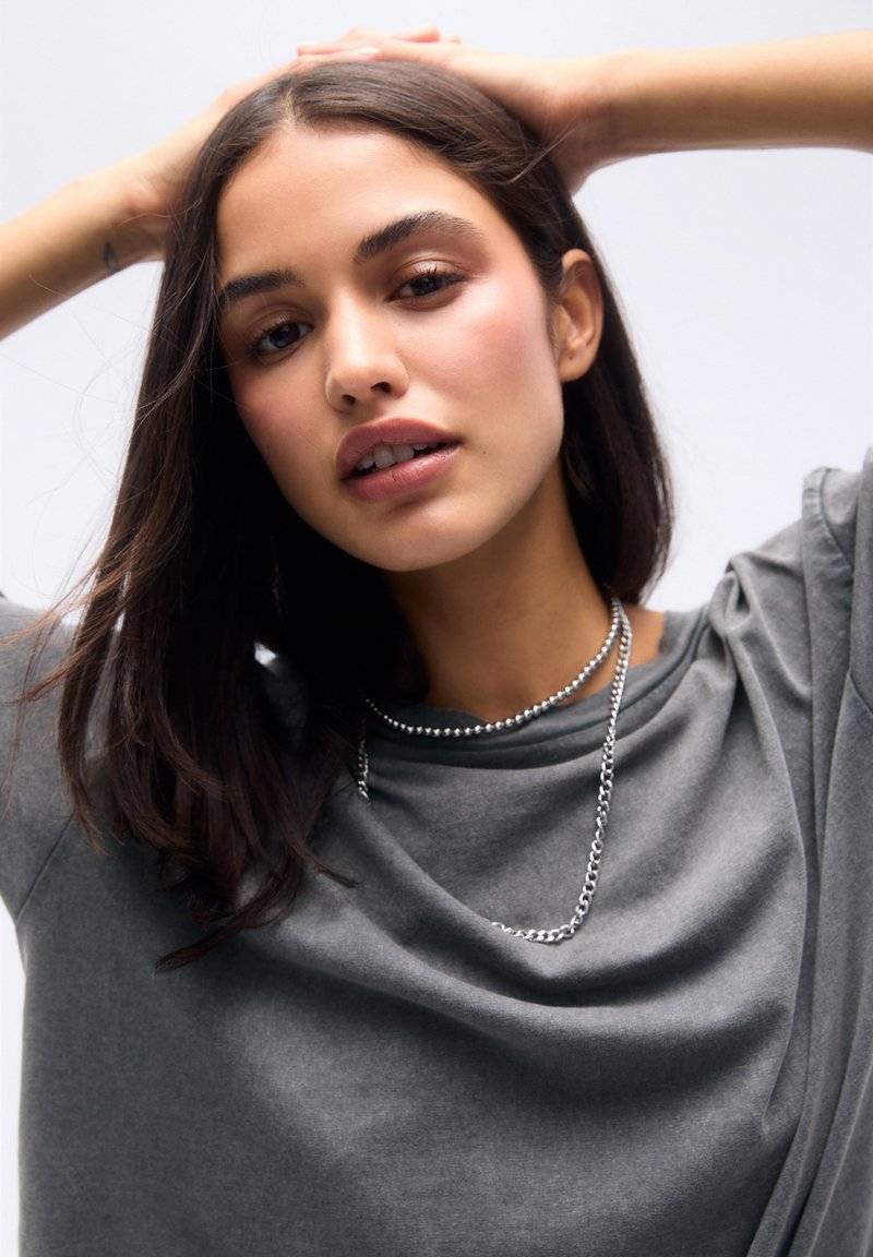 PULL&BEAR PULL&BEAR SHORT SLEEVE - Basic T-shirt - dark grey Saisonschlussverkauf