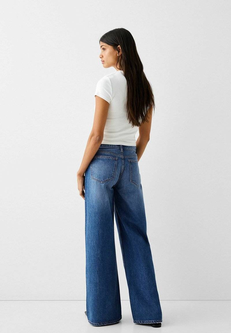 Bershka Bershka WIDE-LEG - Relaxed fit jeans - dark blue Muttertagsangebot