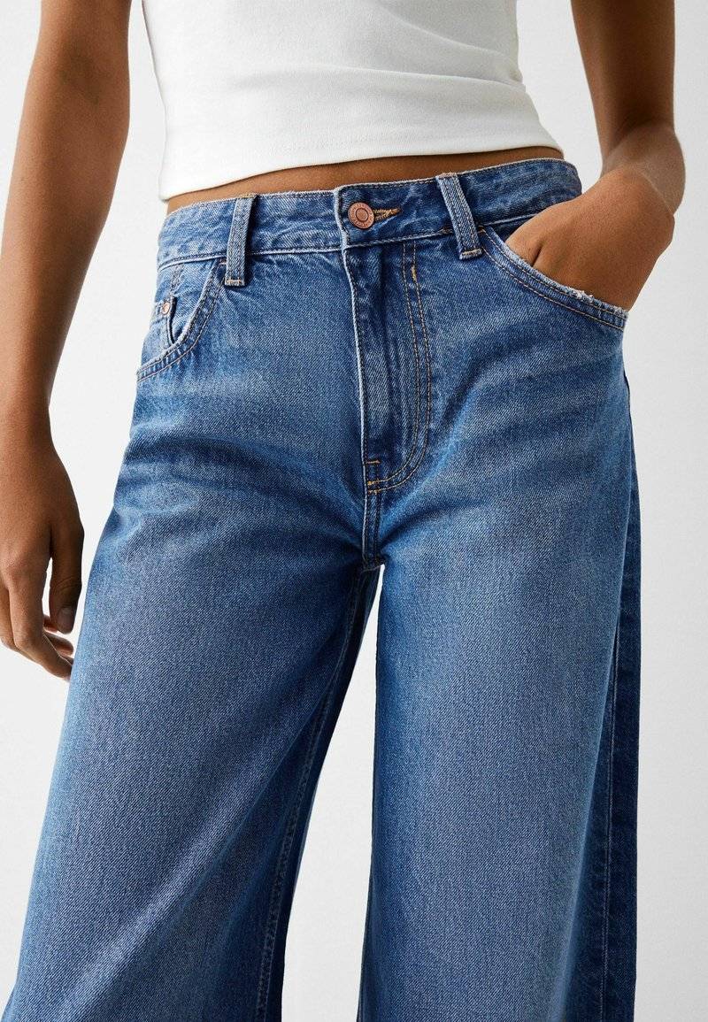 Bershka Bershka WIDE-LEG - Relaxed fit jeans - dark blue Muttertagsangebot