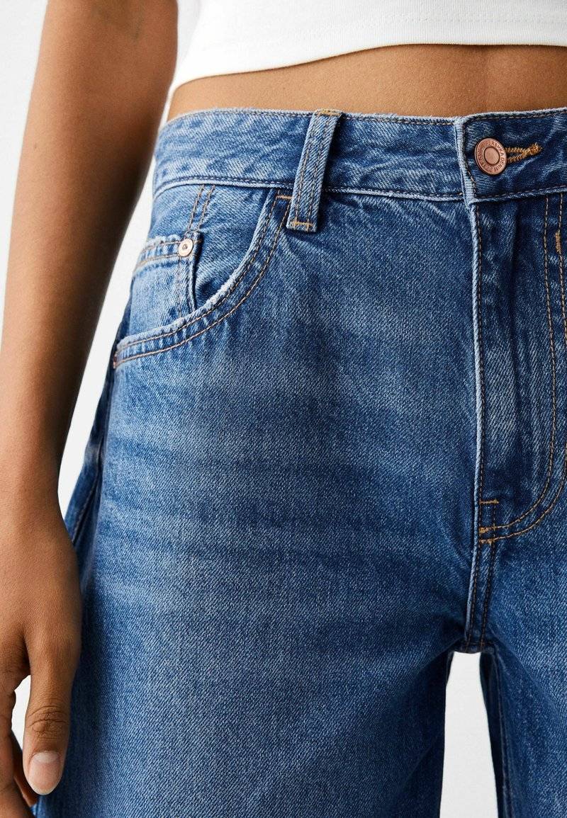 Bershka Bershka WIDE-LEG - Relaxed fit jeans - dark blue Muttertagsangebot