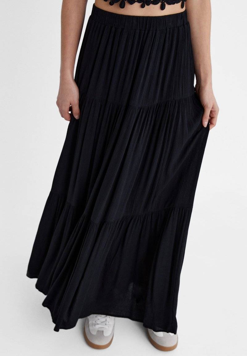 Stradivarius Stradivarius PEASANT - Maxi skirt - black Neueste Mode