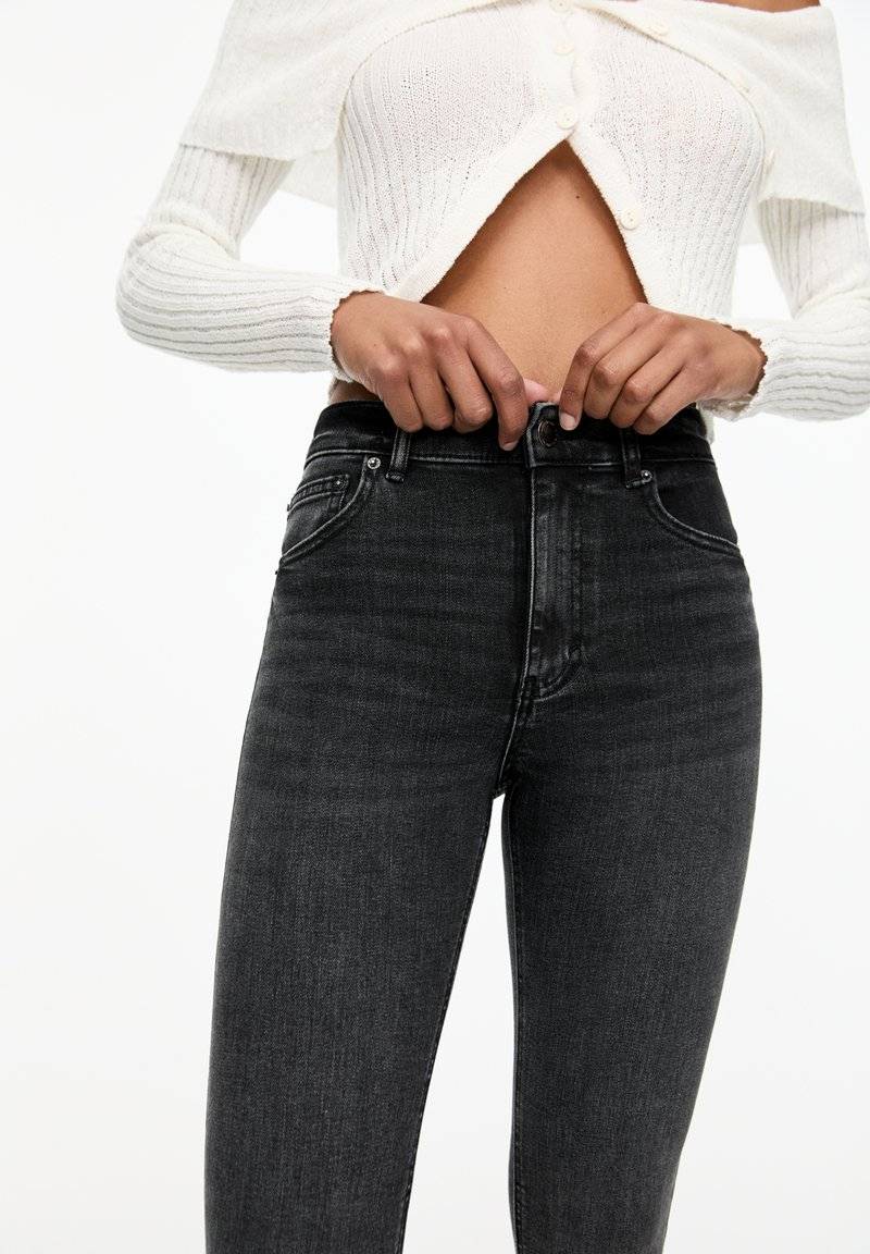 PULL&BEAR PULL&BEAR MID-RISE - Jeans Skinny Fit - grey Zeitlich begrenztes Angebot