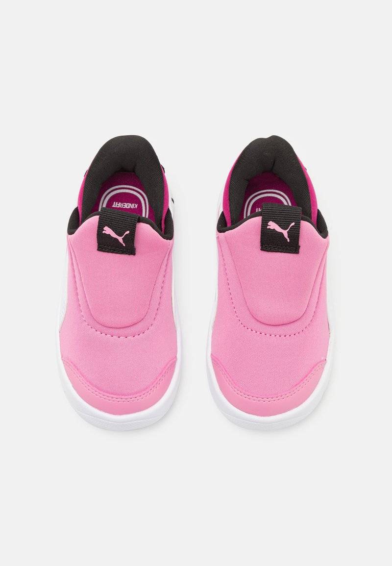 Puma Puma COURTFLEX V3 EASE IN UNISEX - Training shoe Begrenztes Angebot