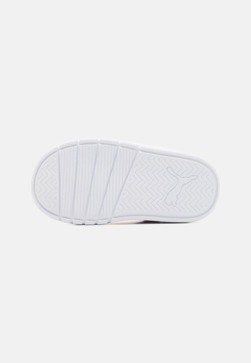 Puma Puma COURTFLEX V3 EASE IN UNISEX - Training shoe Begrenztes Angebot