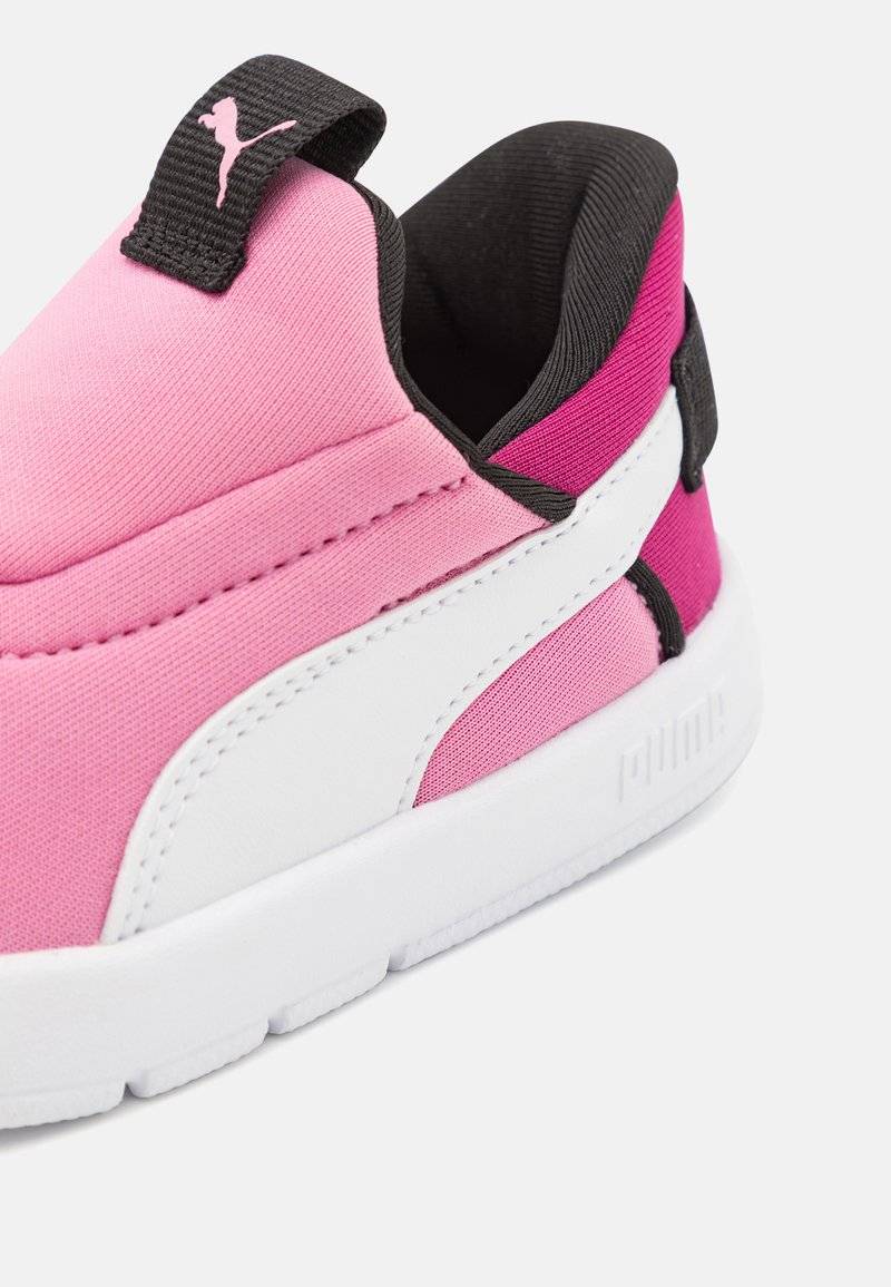 Puma Puma COURTFLEX V3 EASE IN UNISEX - Training shoe Begrenztes Angebot