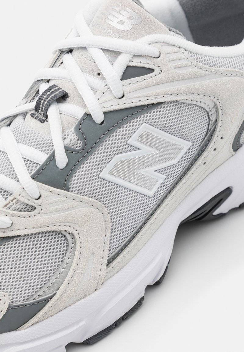 New Balance New Balance MR530 UNISEX - Trainers - light grey Exklusivangebot